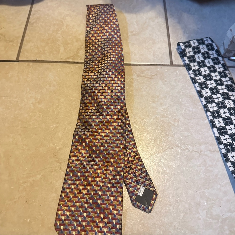 Geometric Patterned Silk Tie
